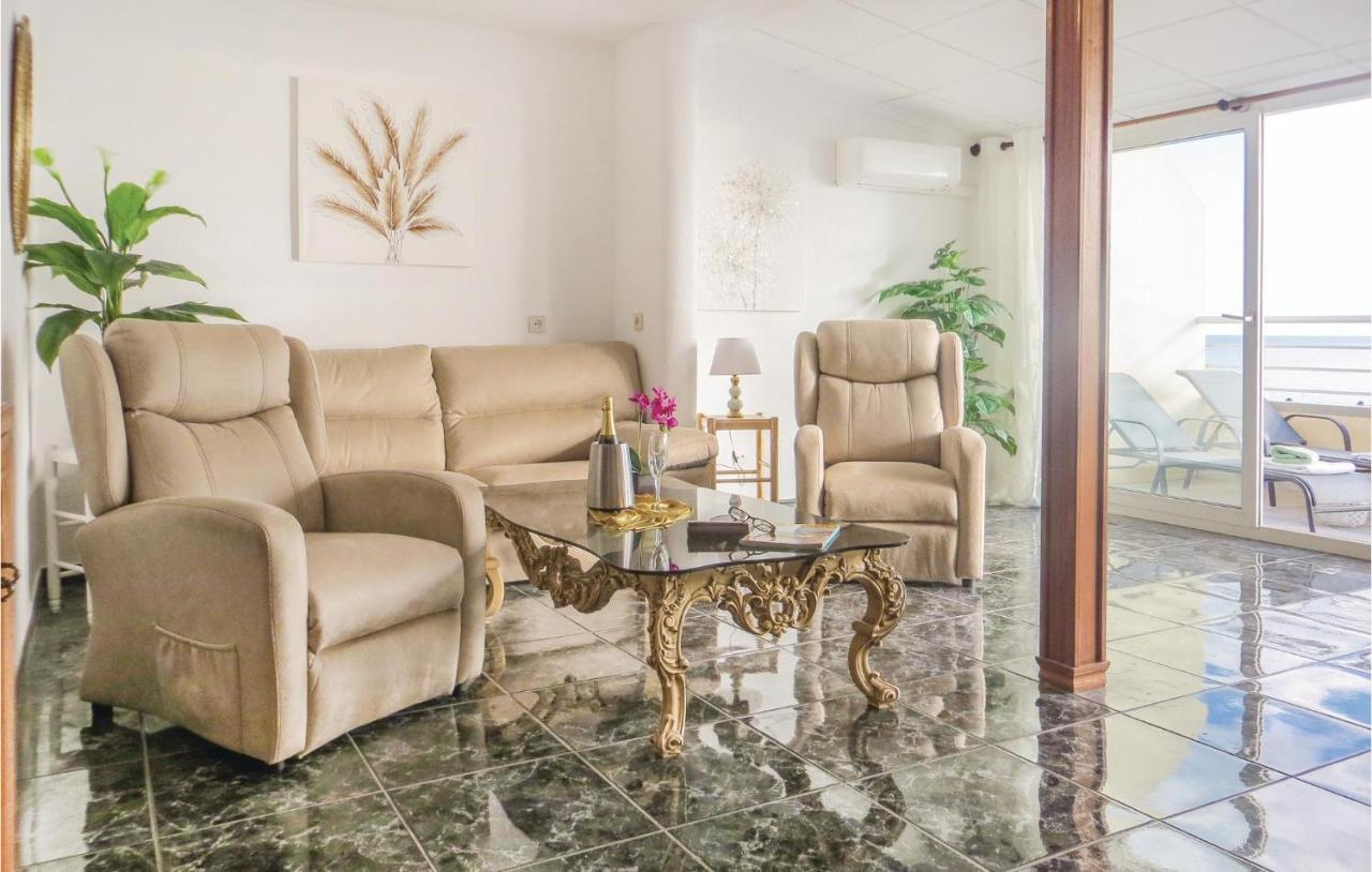 2 Bedroom Stunning Apartment In Τορεβιέχα Εξωτερικό φωτογραφία
