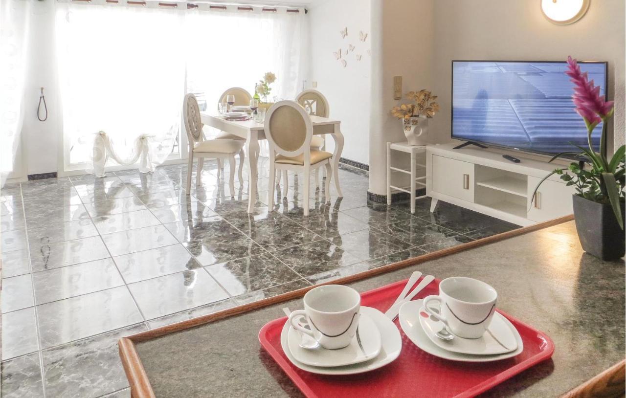 2 Bedroom Stunning Apartment In Τορεβιέχα Εξωτερικό φωτογραφία