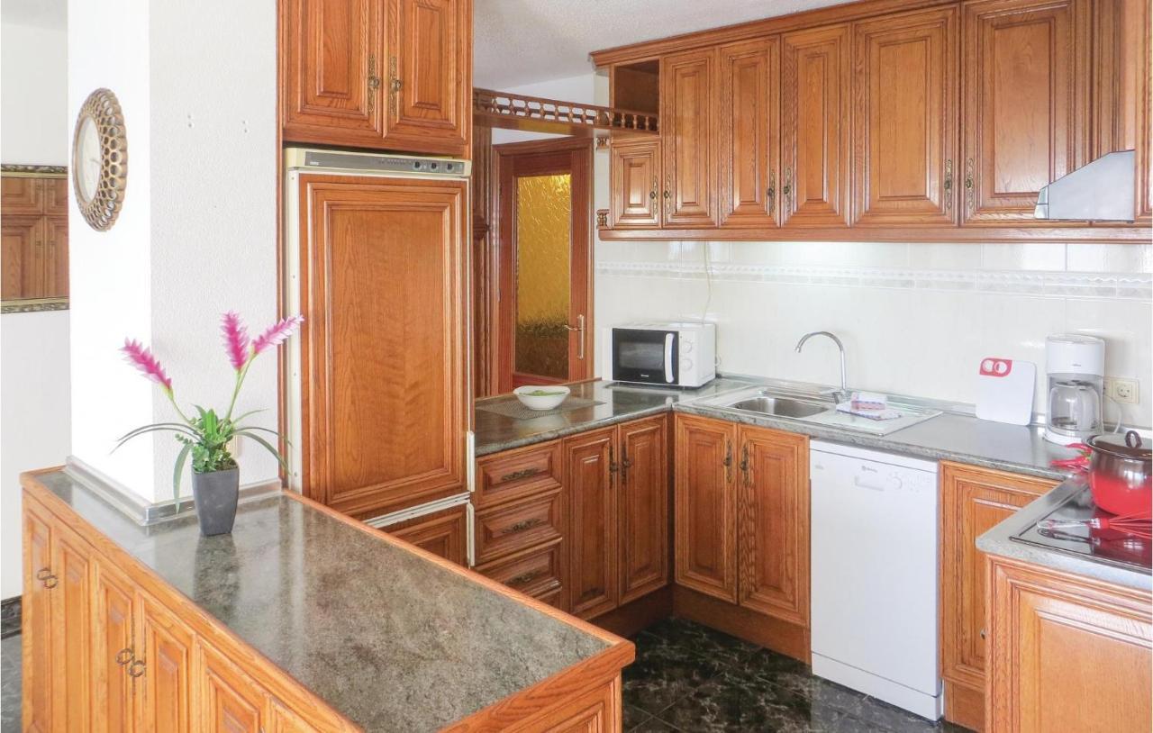 2 Bedroom Stunning Apartment In Τορεβιέχα Εξωτερικό φωτογραφία