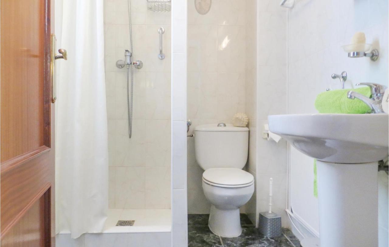 2 Bedroom Stunning Apartment In Τορεβιέχα Εξωτερικό φωτογραφία