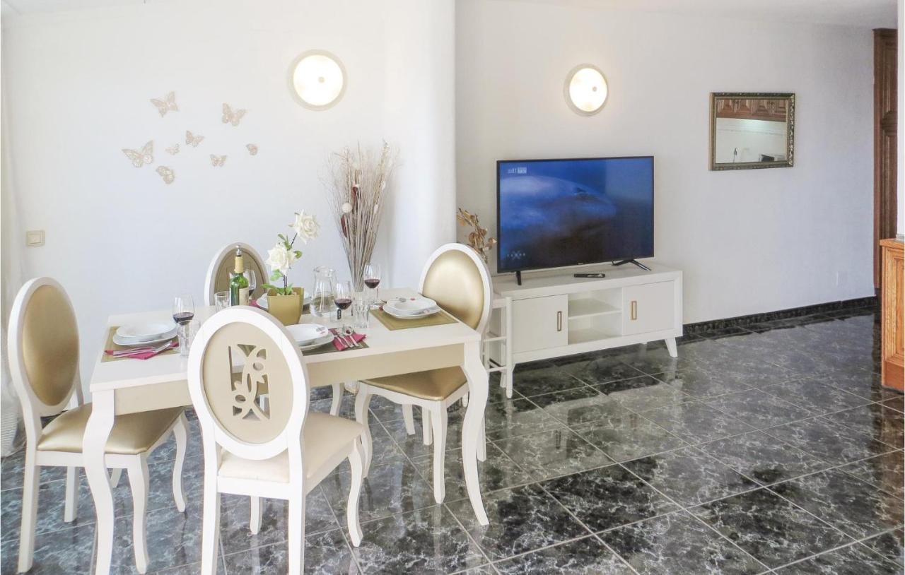 2 Bedroom Stunning Apartment In Τορεβιέχα Εξωτερικό φωτογραφία