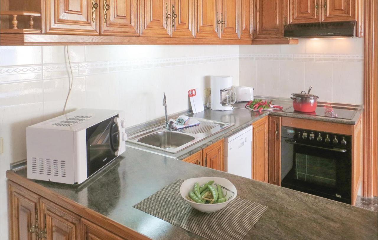 2 Bedroom Stunning Apartment In Τορεβιέχα Εξωτερικό φωτογραφία