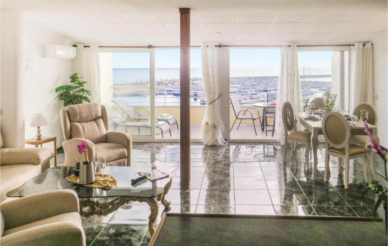 2 Bedroom Stunning Apartment In Τορεβιέχα Εξωτερικό φωτογραφία