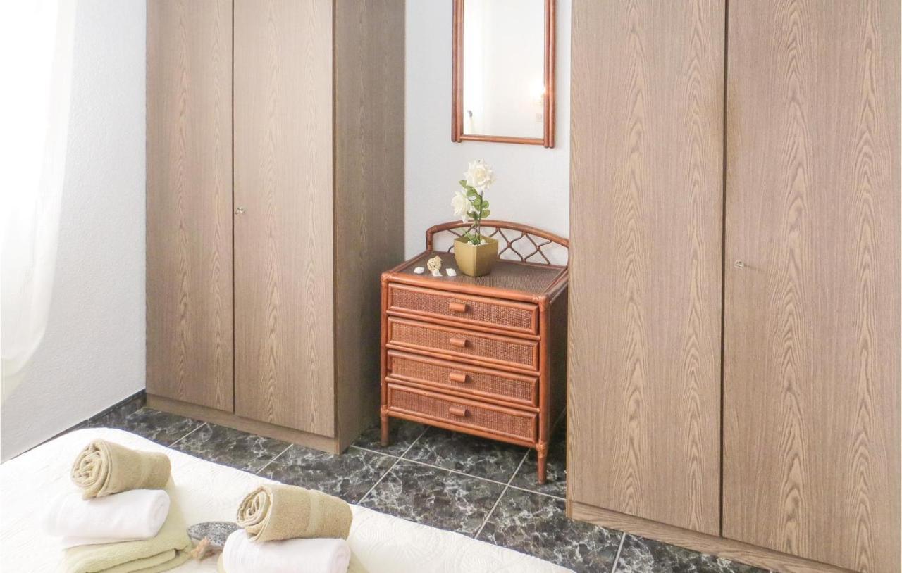 2 Bedroom Stunning Apartment In Τορεβιέχα Εξωτερικό φωτογραφία
