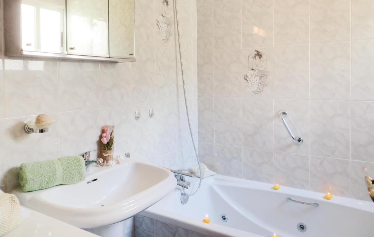 2 Bedroom Stunning Apartment In Τορεβιέχα Εξωτερικό φωτογραφία